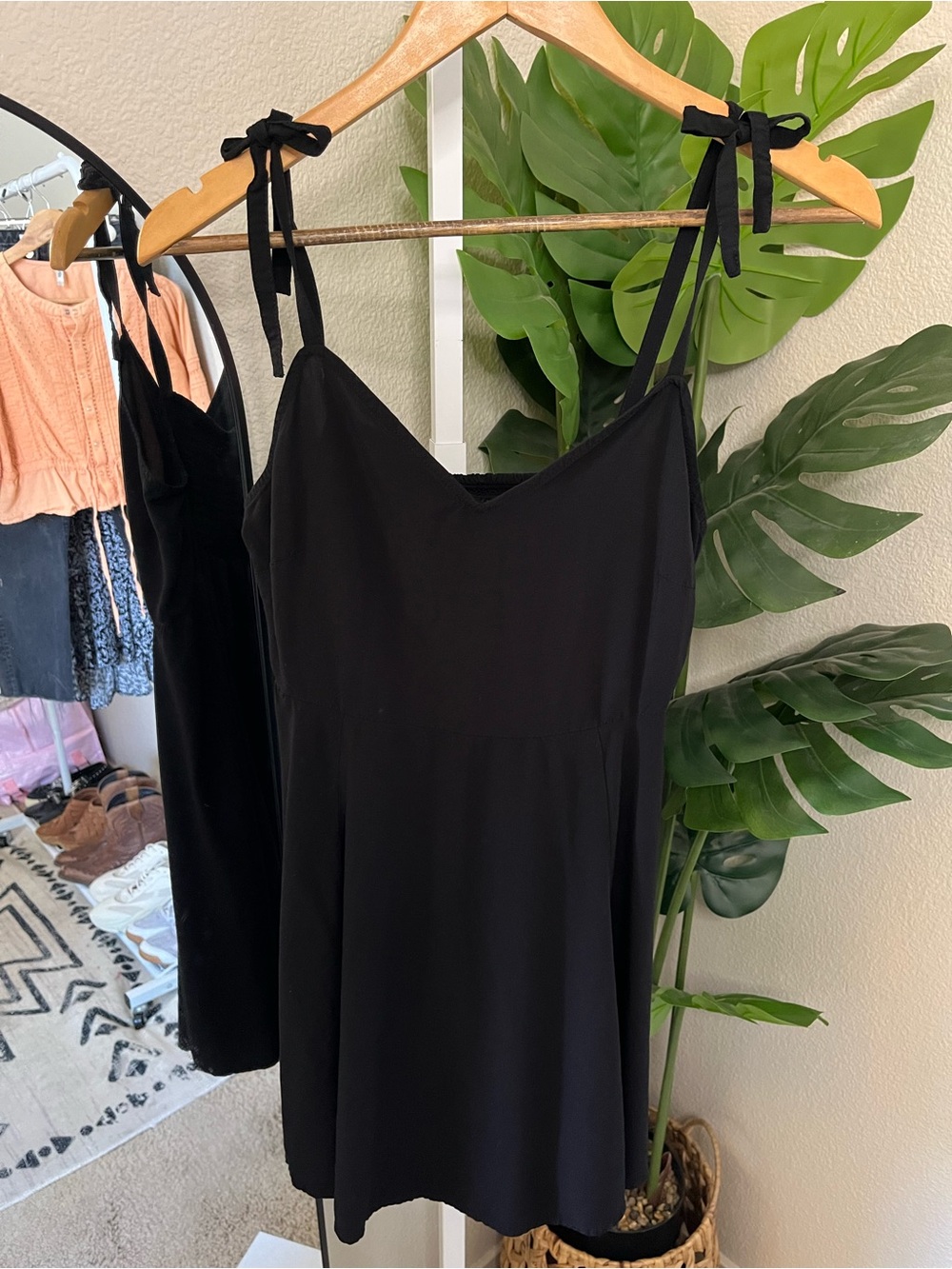 🖤 GAP Black Tie Strap Mini Dress S | Minimal Chic Flowy Babydoll Dress